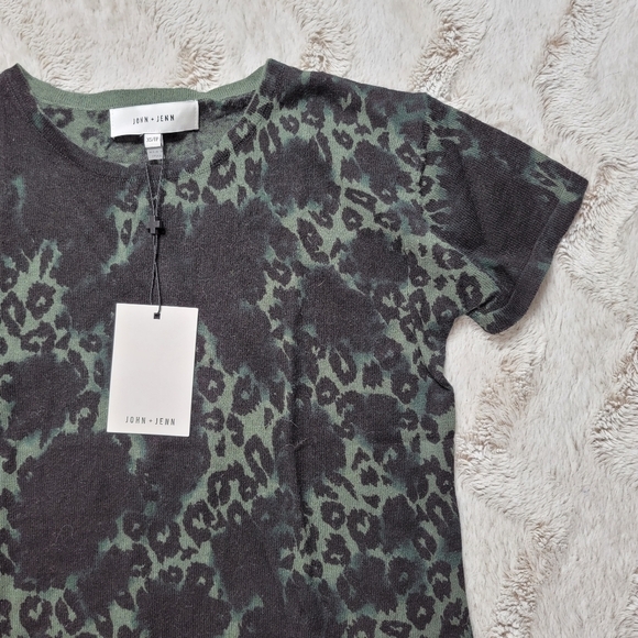 John + Jenn Forest Green Leopard Black Short Sleeve Tshirt NWT Size XS - Picture 5 of 12